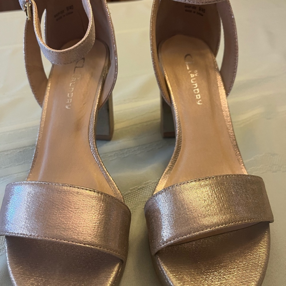 CL by Laundry Women's Shimmering Gold Heels size 9